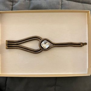 Elegant Gold Bracelet with Crystal Accent